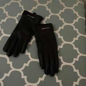 Black Calvin Klein gloves